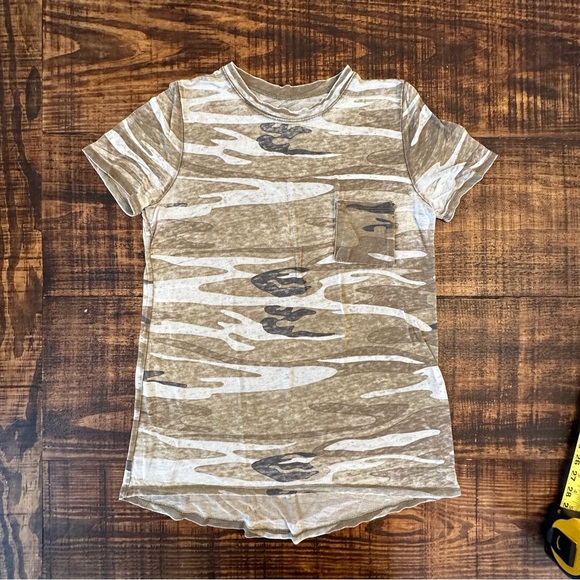 LOL Vintage Camo Tee- EUC - Picture 2 of 5